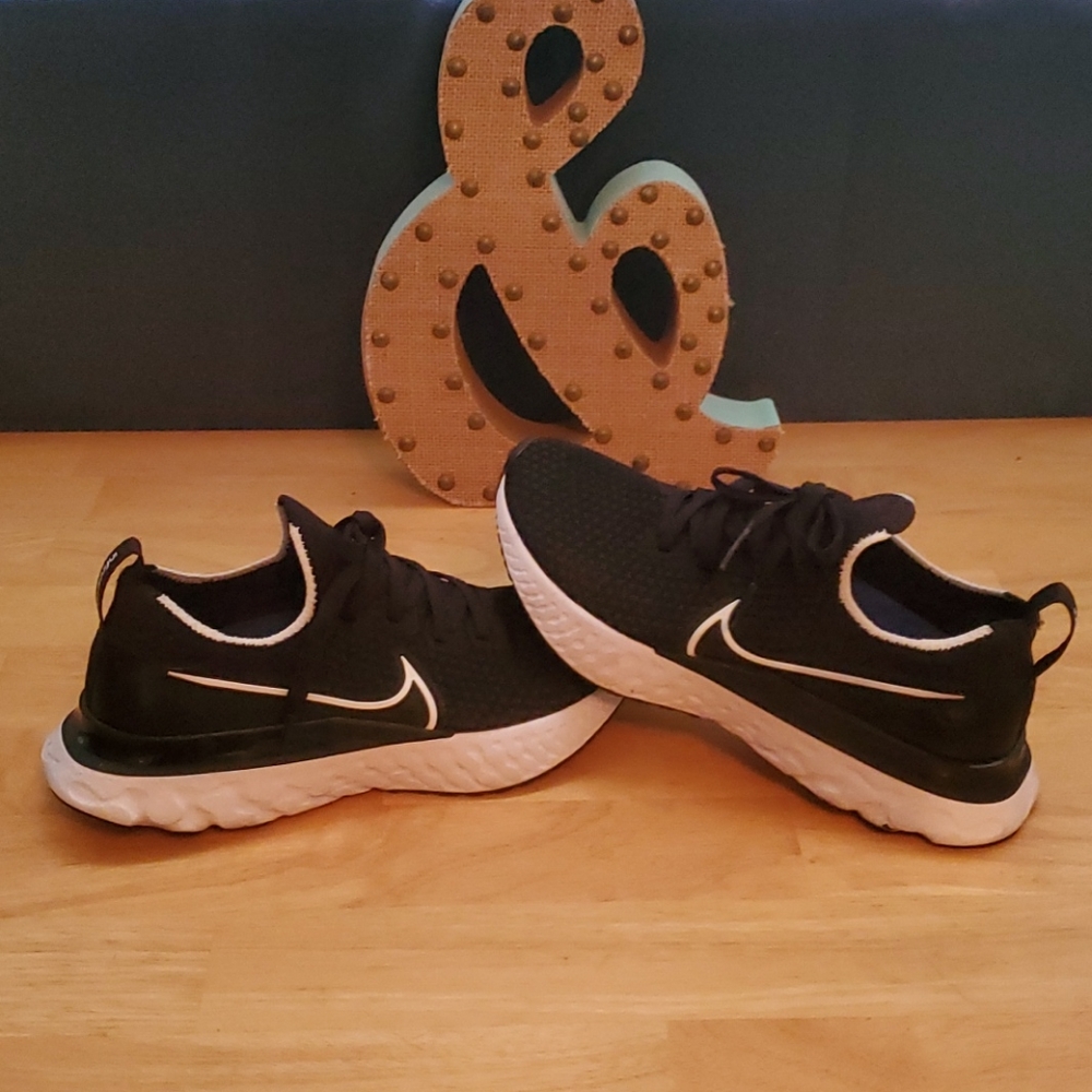 7.5 Nike infinity react